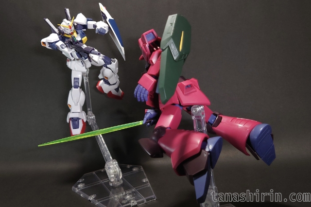 攻撃を避けられるガルバルディ