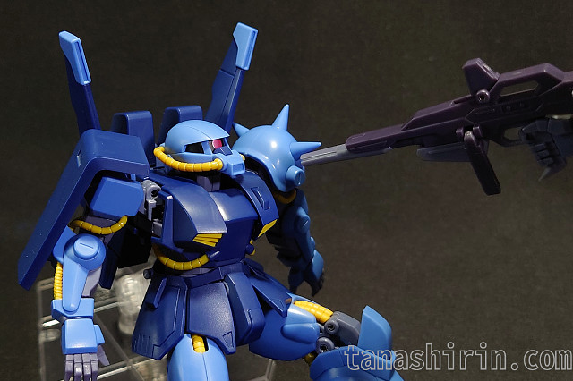 ライフルを向けられるハイザック(連邦軍)