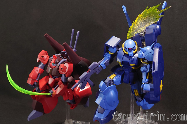 バックパックを切られるハイザック(連邦軍)