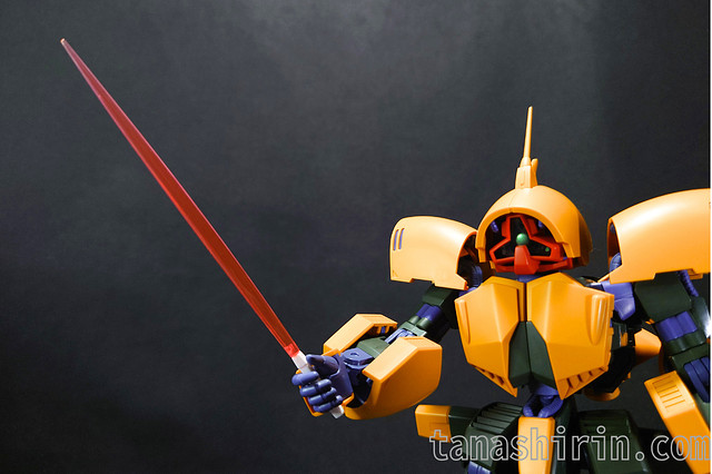 アッシマーの持ち手でマーク2のビーム・サーベルを持つ