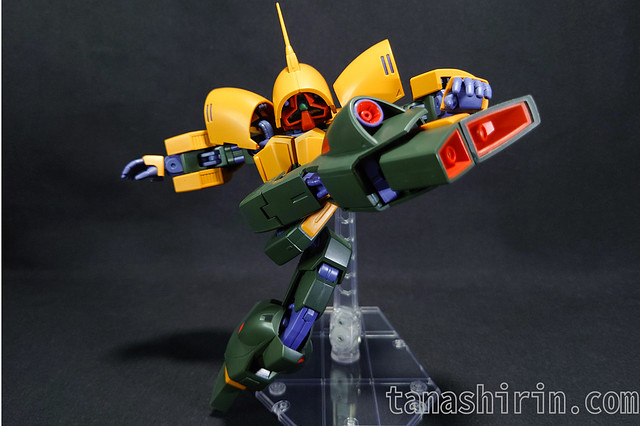 アッシマーの蹴りポーズ