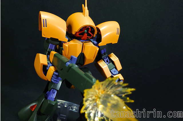 ビーム・ライフルを撃つアッシマー